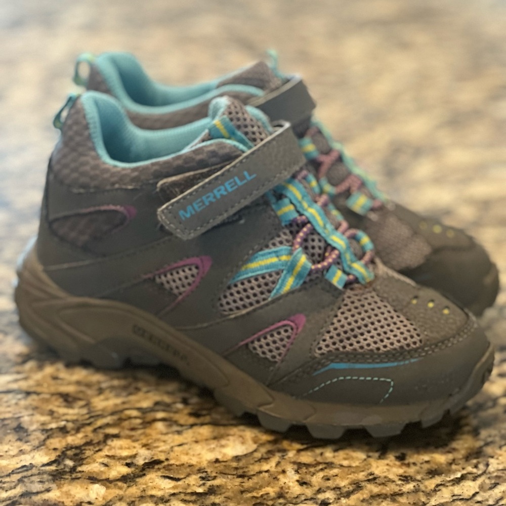 Size 13 Merrell Girls Waterproof Hilltop Boots - Great condition.